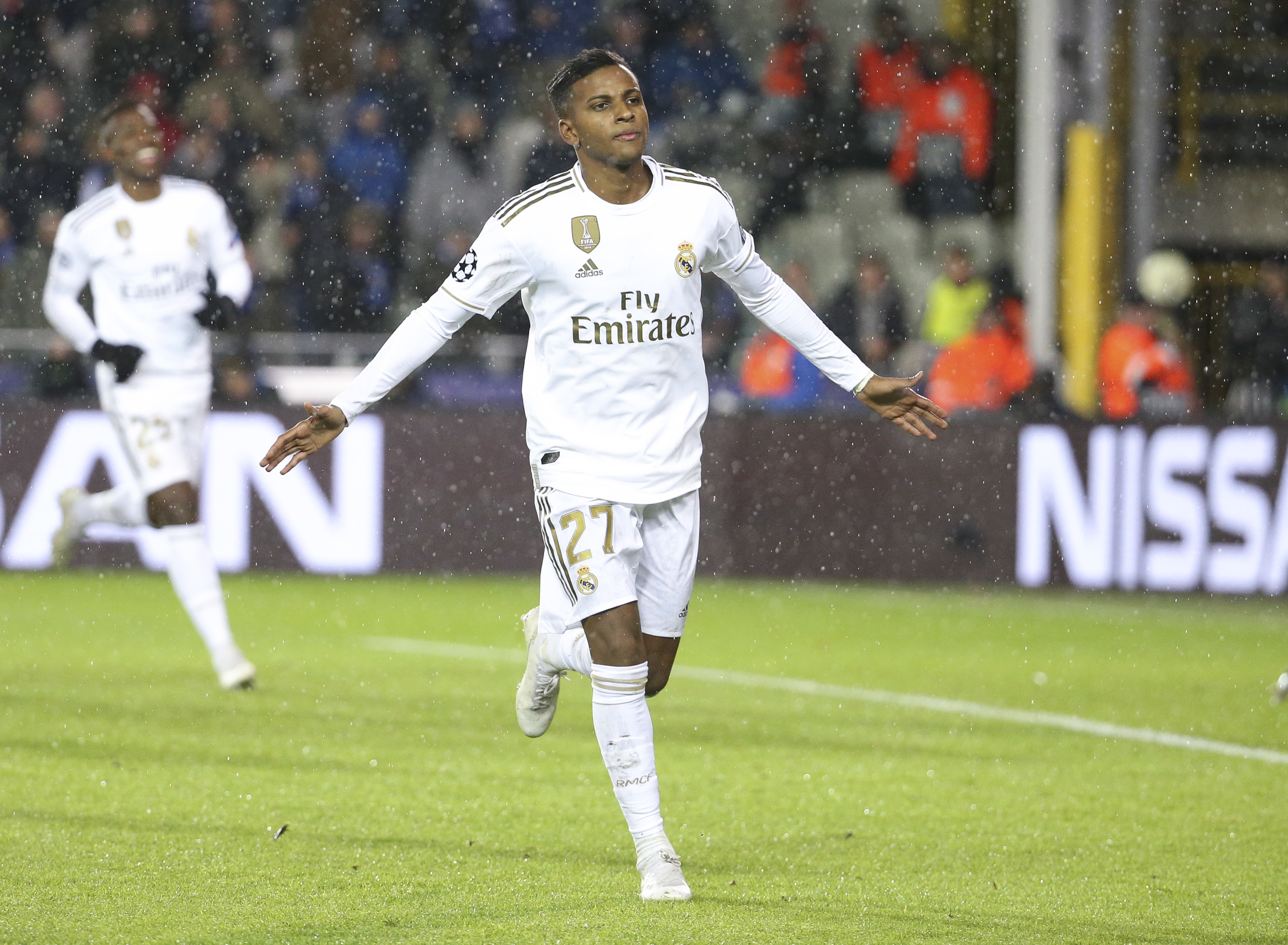 Rodrygo xuất thần lập cú đúp vào lưới Man City