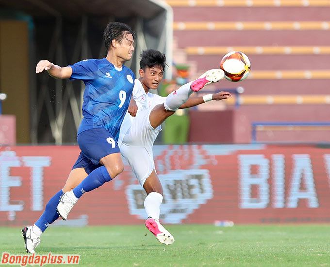 U23 Philippines (xanh) thua U23 Myanmar - Ảnh: Hữu Khoa