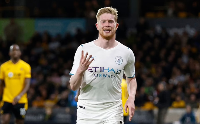 Cú poker của De Bruyne giúp Man City chạm tay vào chức vô địch