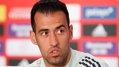 Busquets 'ngơ ngác' trước tin đồn sắp bị Barca giảm lương