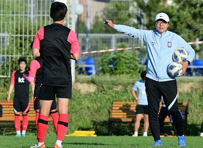 HLV U23 Hàn Quốc cẩn trọng trước U23 Việt Nam và U23 Thái Lan