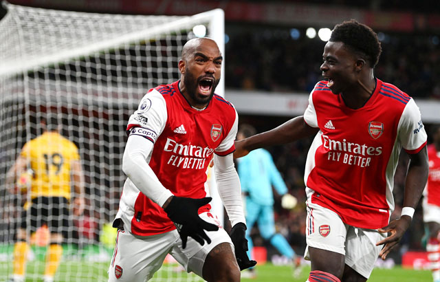 Sứ mệnh của người cận vệ già Lacazette (trái) đã hoàn tất ở Arsenal