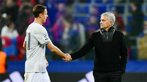 Matic tái ngộ Mourinho tại Roma