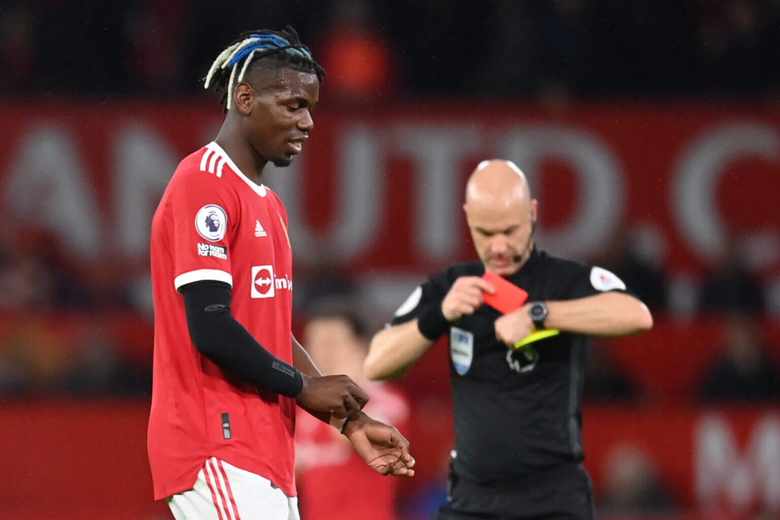 Paul Pogba và tấm thẻ đỏ nhận trong trận Man United đại bại 0-5 trước Liverpool