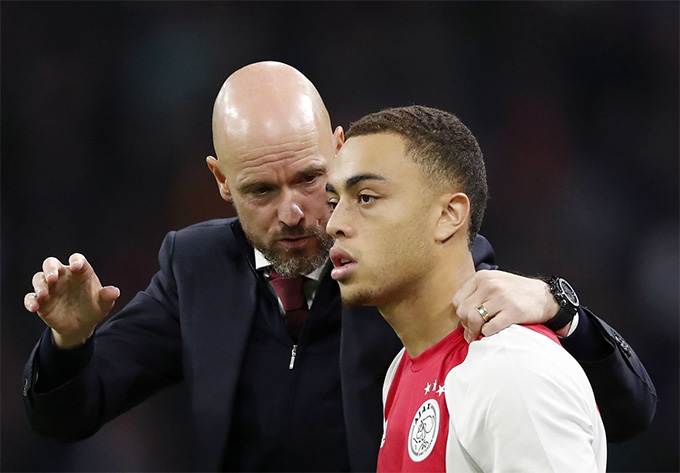 Dest và HLV Ten Hag từng làm việc cùng nhau ở Ajax