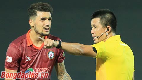 Lý do khiến CĐV Hải Phòng nhổ nước bọt vào mặt trọng tài V.League