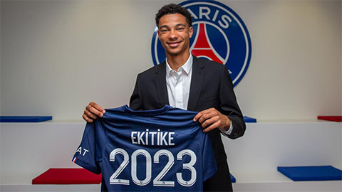 Hugo Ekitike gia nhập PSG