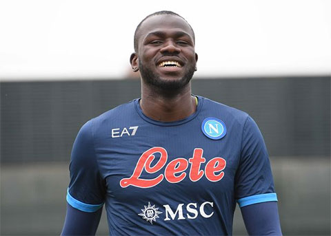 Koulibaly dành sự tôn vinh đặc biệt cho NHM Napoli