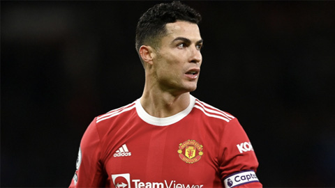 Ronaldo trở lại Man United, nói chuyện với Ten Hag về tương lai