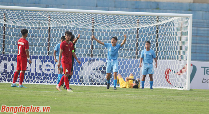 U16 Singapore bất ngờ có bàn thắng rút ngắn cách biệt - Ảnh: Thiên Minh