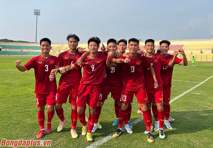 Đội có 3 điểm trước U16 Singapore - Ảnh: Thiên Minh