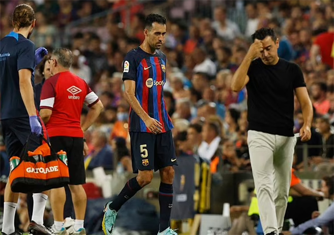 Busquets bị trọng tài truất quyền thi đấu