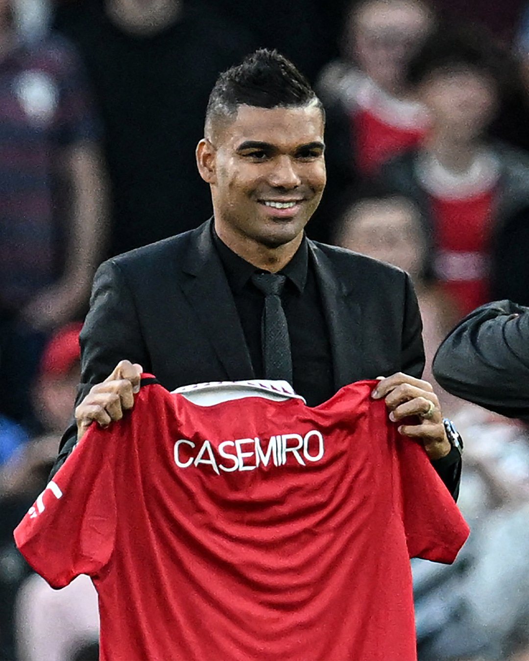 Casemiro với áo đấu của Man United