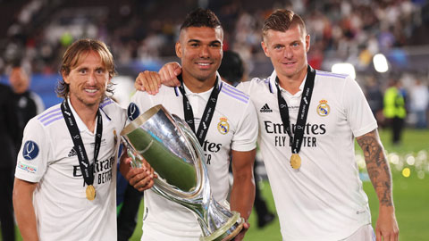 Casemiro (giữa) tới M.U  sau khi đã no nê danh hiệu cùng Real