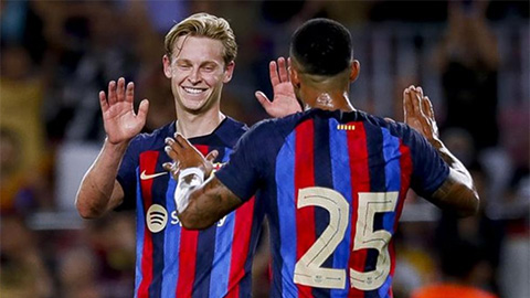 De Jong 'muốn ở lại Barca', MU hết cơ hội