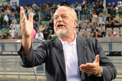 Chủ tịch De Laurentiis của Napoli đang “bắt chẹt” M.U ở vụ hoán đổi Ronaldo - Osimhen