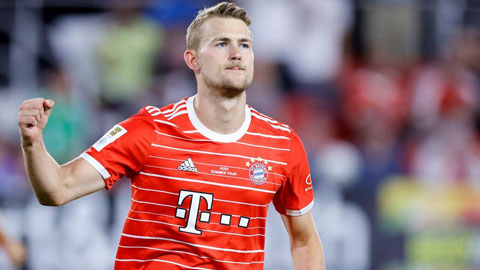 De Ligt (giữa) đã có nhiều kha dứt điểm làm chao đảo khung thành M’gladbach