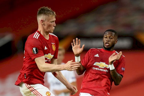 Cả McTominay lẫn Fred đều chơi tệ hại nơi hàng tiền vệ của MU