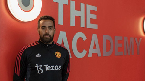 Tom Huddlestone gia nhập MU