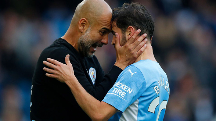 Pep Guardiola vẫn thể hiện tình yêu với Silva nhưng việc ông có đồng ý bán tiền vệ này cho Barca hay không vẫn là ẩn số