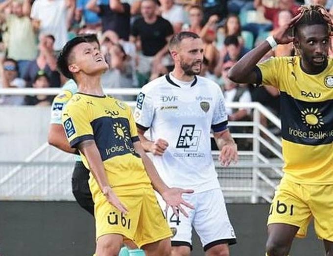 Quang Hải bị chấm điểm thấp trong trận Pau FC thua 0-3 Sochaux