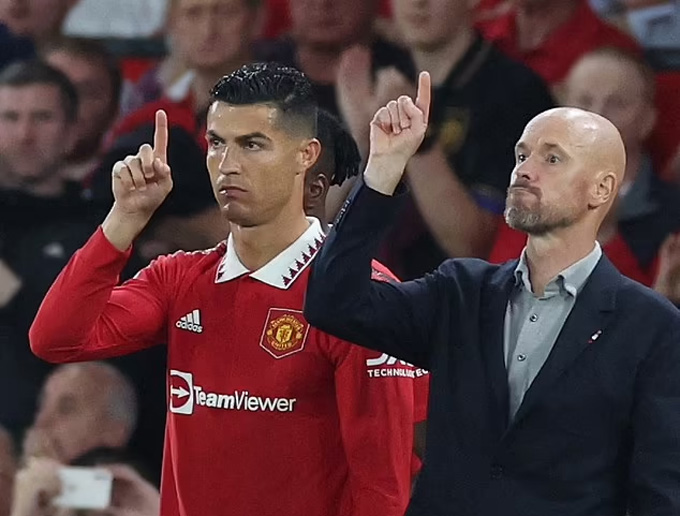 Ronaldo đang trở nên thừa thãi tại MU