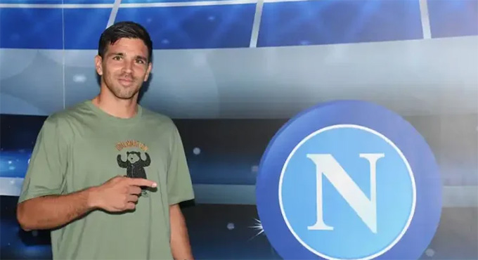 Giovanni Simeone trong buổi lễ ra mắt Napoli