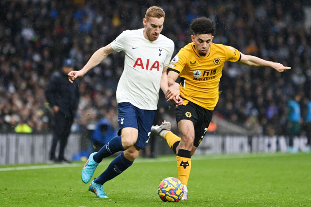 Sân nhà sẽ là điểm tựa chính để Tottenham (trái) vượt qua đối thủ cứng đầu Wolves