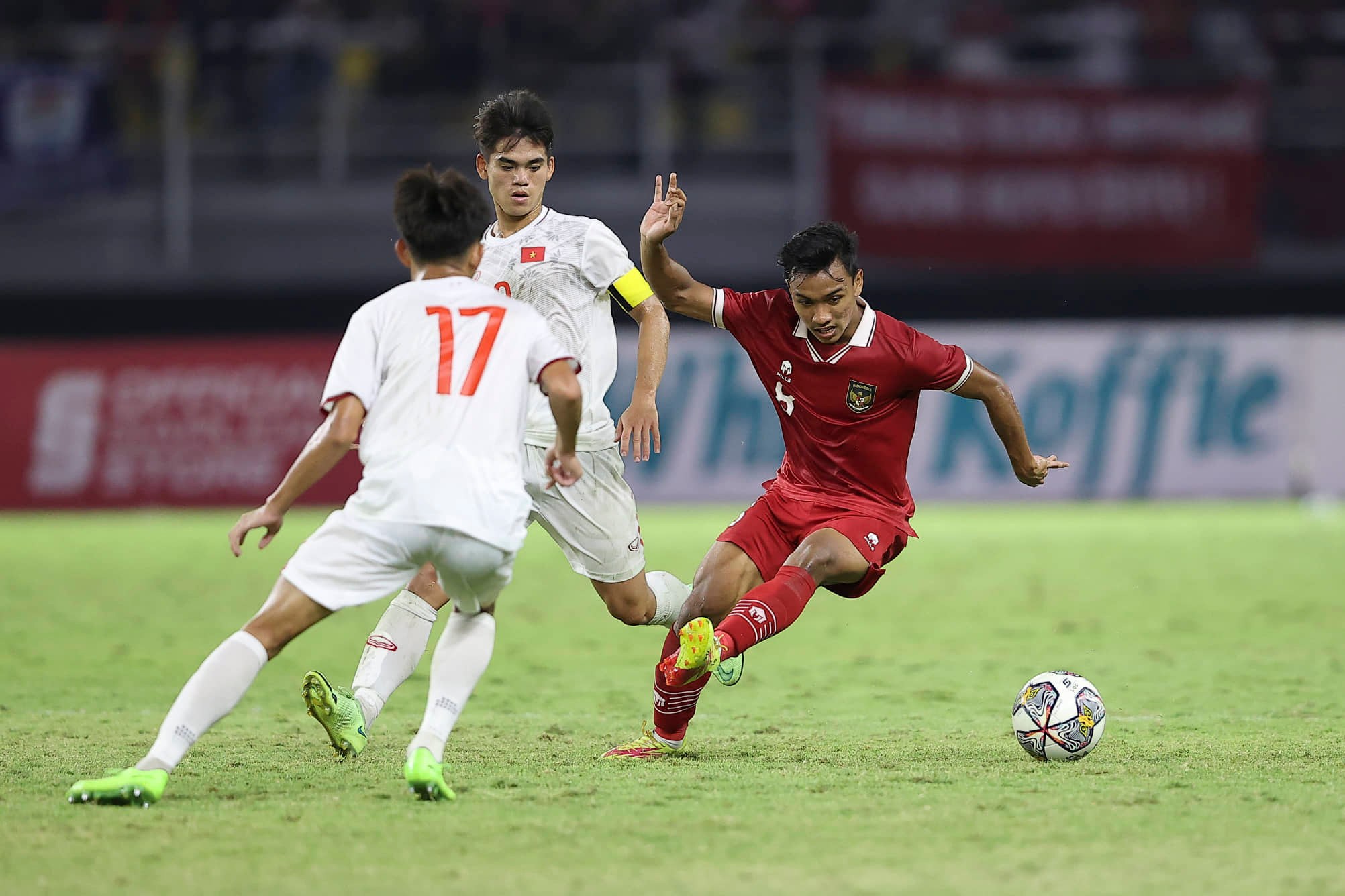 U20 Việt Nam thua ngược đáng tiếc trước U20 Indonesia - Ảnh: VFF