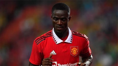 Eric Bailly quay lại chê trách MU