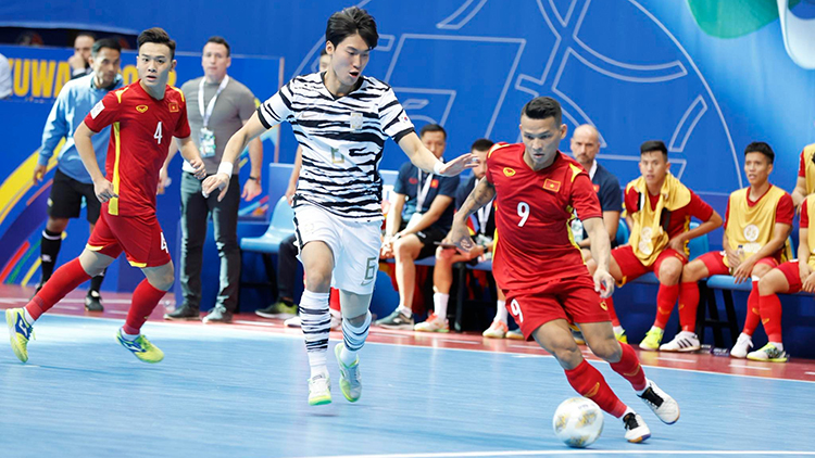 Thái Huy lập cú đúp trong chiến thắng của ĐT futsal Việt Nam - Ảnh: Đức Nguyễn