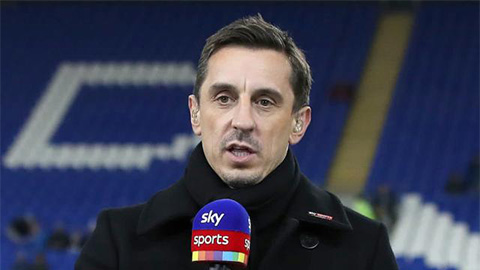 Gary Neville chê MU tiêu hoang