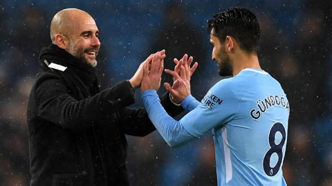 Bản hợp đồng đầu tiên  Ilkay Guendogan (phải)  của Pep Guardiola tại Man City  đã trở thành huyền thoại tại Etihad