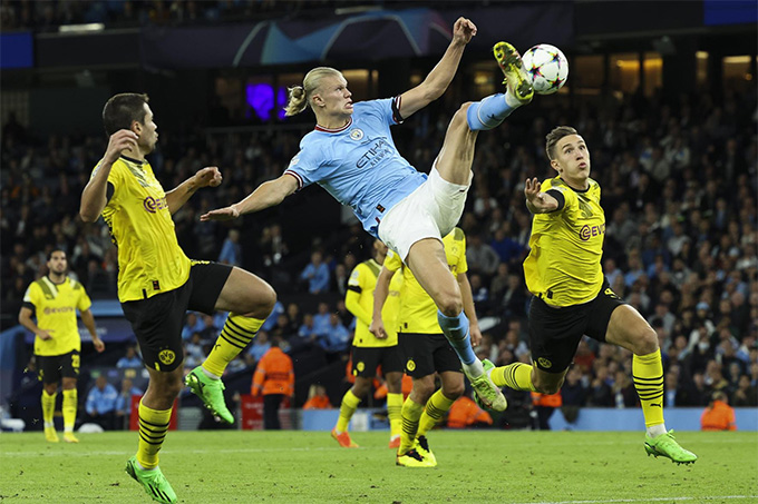 Haaland phải nâng cả Man City bay lên