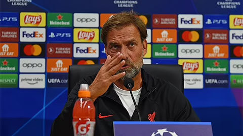 Klopp mắng phóng viên vì câu hỏi 'đáng xấu hổ'