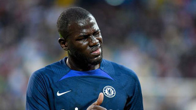 Koulibaly thỉnh thoảng cũng thể hiện những phẩm chất của trung vệ hàng đầu thế giới