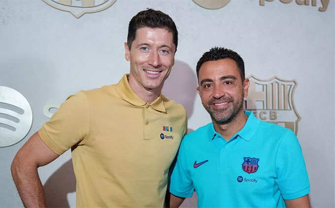 HLV Xavi ngưỡng mộ tài năng và nhân cách của Lewandowski