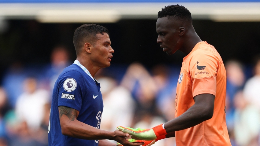 Mendy cần được các cầu thủ phòng ngự của Chelsea hỗ trợ để có thể lấy được phong độ tốt của mùa trước nữa