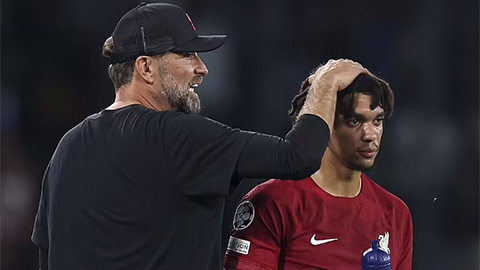 Fan Liverpool kêu gào Klopp cho Alexander-Arnold lên đá tiền vệ