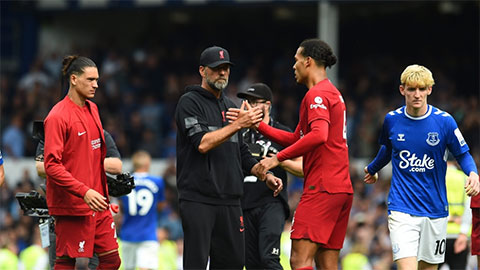 Huyền thoại Liverpool chỉ trích Van Dijk chơi cá nhân