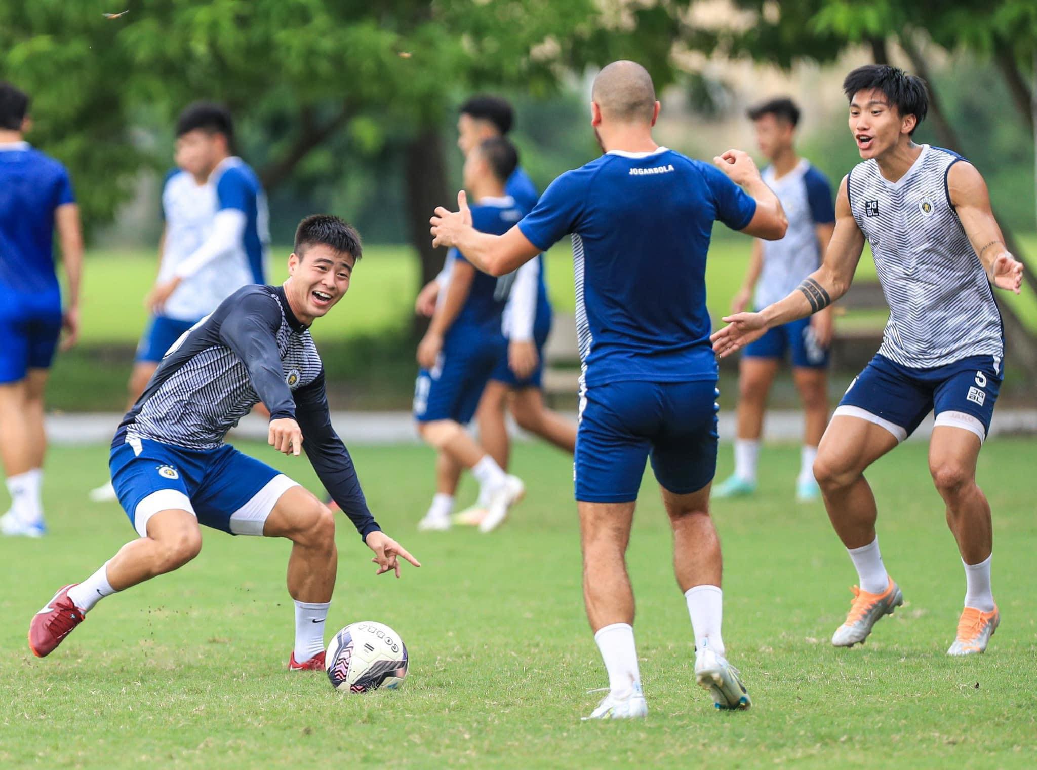 Hà Nội FC đã tìm ra thủ phạm lấy cắp hàng chục đôi giày trong đại bản doanh của đội - Ảnh: HNFC