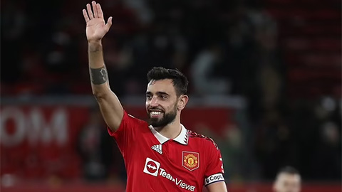 'Bruno Fernandes trông hạnh phúc hơn khi Ronaldo ngồi dự bị'