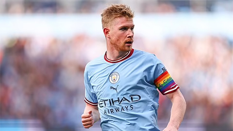 Lập siêu phẩm, De Bruyne vẫn bị Guardiola khiển trách