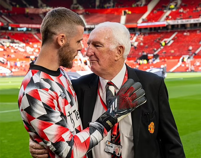 De Gea và thủ môn huyền thoại của MU, Alex Stepney