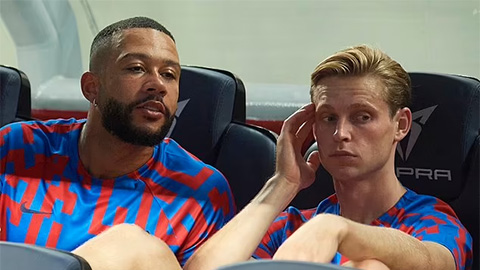 De Jong ghê tởm với cách đối xử của Barca