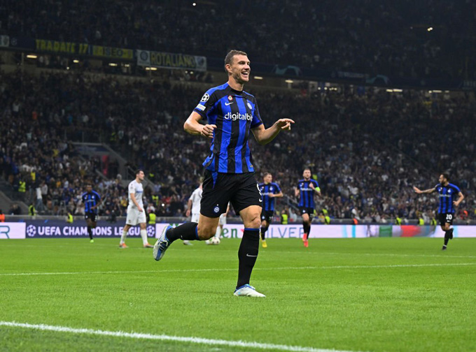 Dzeko lập cú đúp ở trận Inter Milan vs Viktoria Plzen