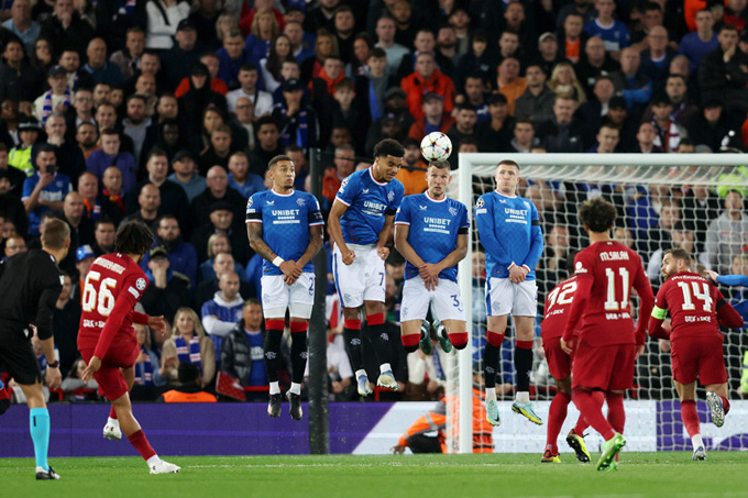 Alexander-Arnold lập siêu phẩm mang về chiến thắng cho Liverpool