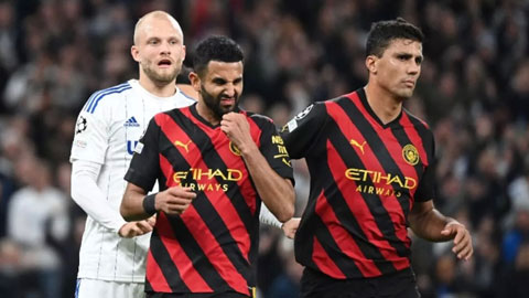 Mahrez (giữa) tiếc nuối sau khi sút hỏng quả 11m trên sân của Copenhagen