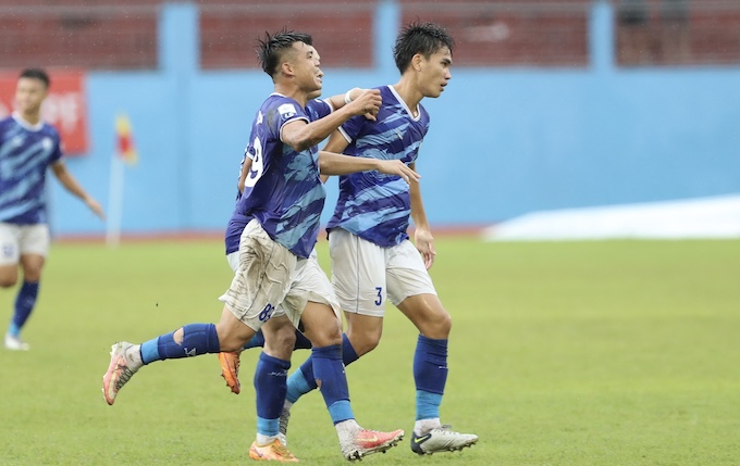 Niềm vui của các cầu thủ Khánh Hoà khi quay lại V.League. Ảnh: Anh Khoa