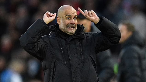 Guardiola không hề hài lòng với VAR